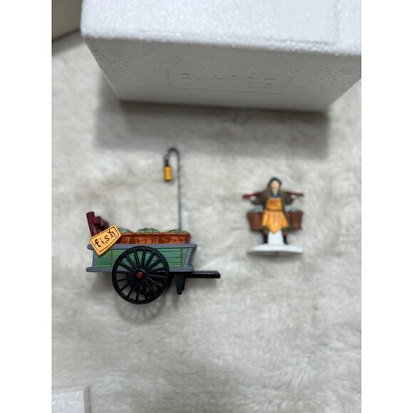 Department 56 Heritage Village Collection Chelsea Market Fish Monger & Cart - Picture 1 of 7